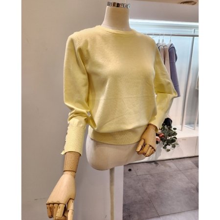 소매 쓰리버튼 라운드넥 니트