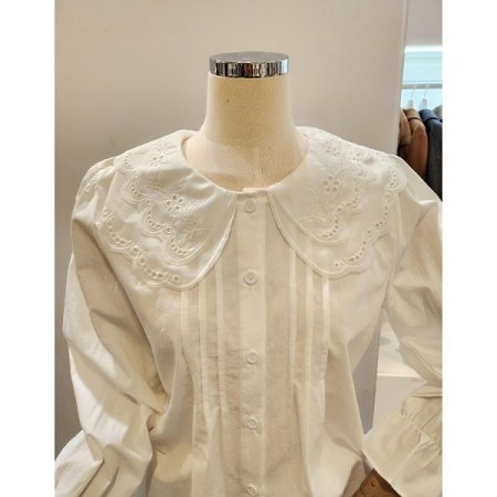 펀칭 카라 핀턱 블라우스