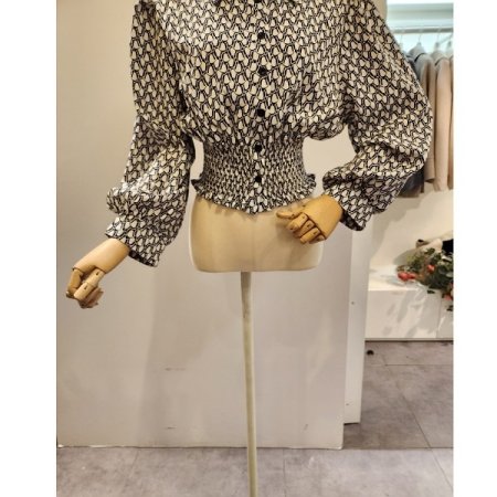 스모크 포인트 패턴 블라우스