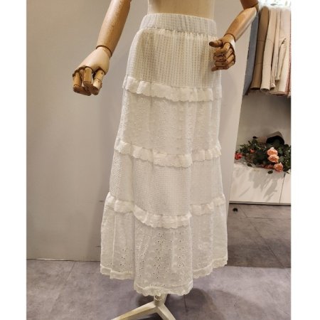펀칭 레이스 롱 스커트