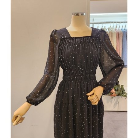 스퀘어넥 도트 셔링 원피스