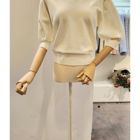 퍼프 소매 브이넥 니트