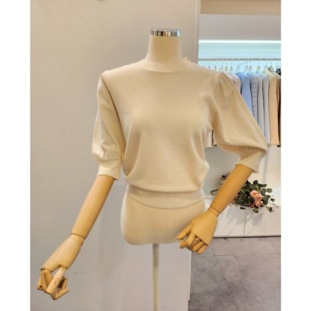 퍼프 소매 라운드넥 니트