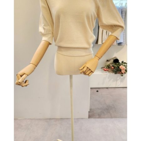 퍼프 소매 라운드넥 니트