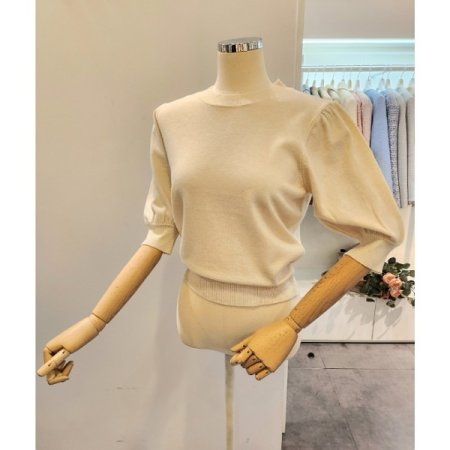 퍼프 소매 라운드넥 니트