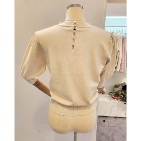 퍼프 소매 라운드넥 니트