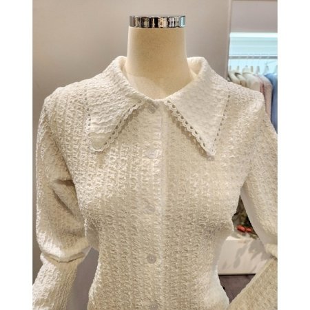 소매 펀칭 포인트 블라우스