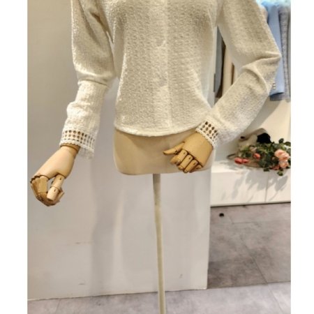 소매 펀칭 포인트 블라우스