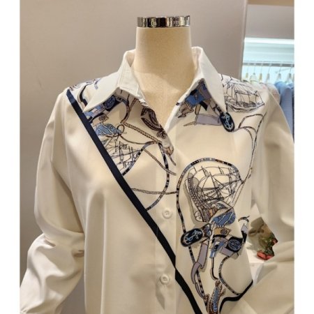 사선 프린트 카라 블라우스