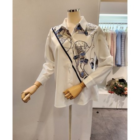 사선 프린트 카라 블라우스