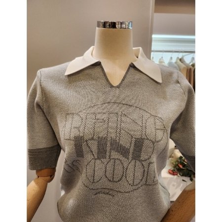 슬릿 카라 레터링 니트