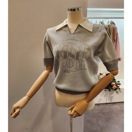 슬릿 카라 레터링 니트