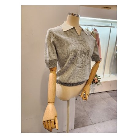 슬릿 카라 레터링 니트