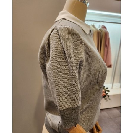 슬릿 카라 레터링 니트