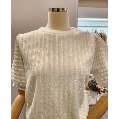 라운드넥 퍼프 소매 니트