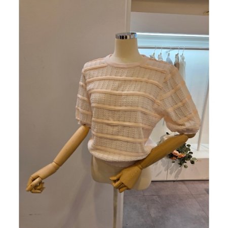 라운드넥 줄 퍼프 니트