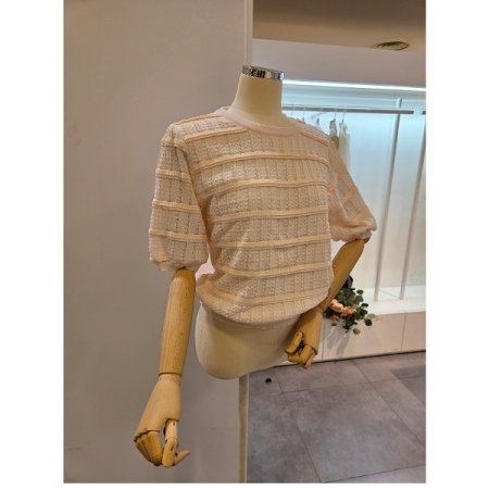 라운드넥 줄 퍼프 니트