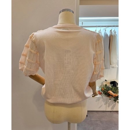 라운드넥 줄 퍼프 니트