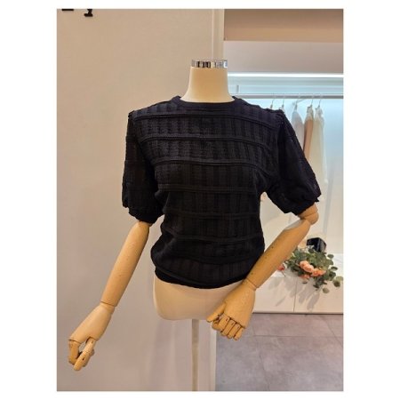 라운드넥 줄 퍼프 니트