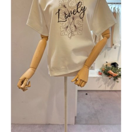 옆트임 프린트 티셔츠