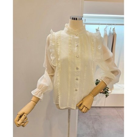 양 프릴 펀칭 블라우스