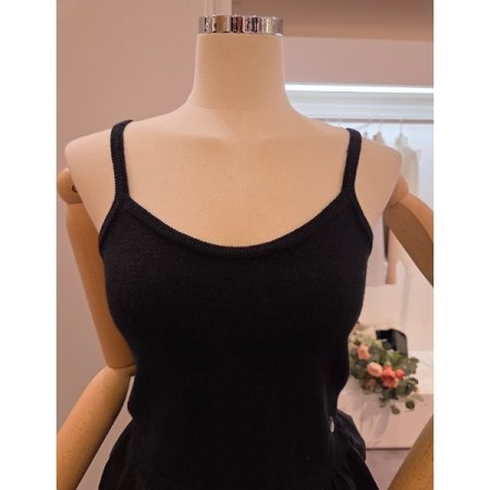 밑단배색 민소매 니트조끼