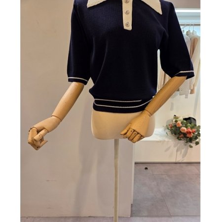 쓰리버튼 카라 배색 니트