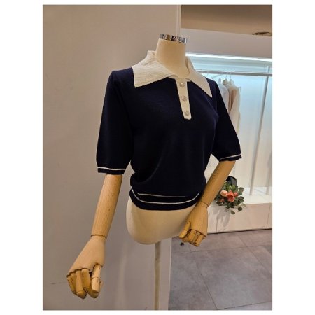 쓰리버튼 카라 배색 니트