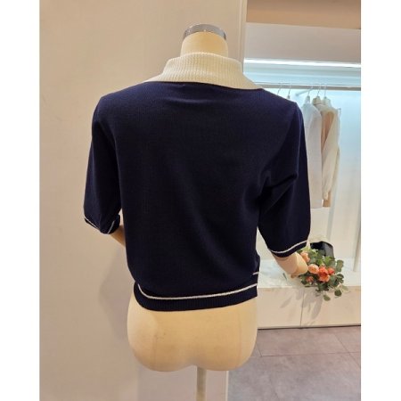 쓰리버튼 카라 배색 니트