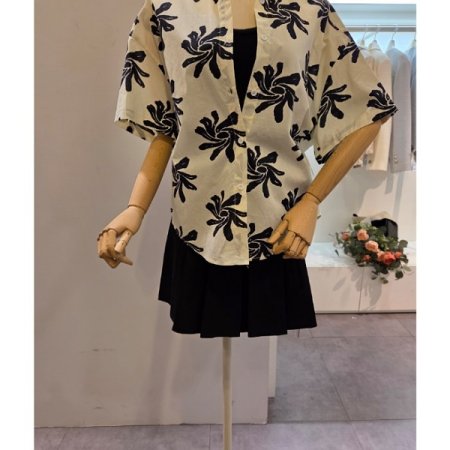 블랙 프린트 카라 셔츠