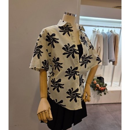 블랙 프린트 카라 셔츠