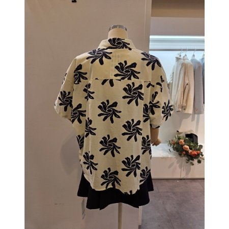 블랙 프린트 카라 셔츠