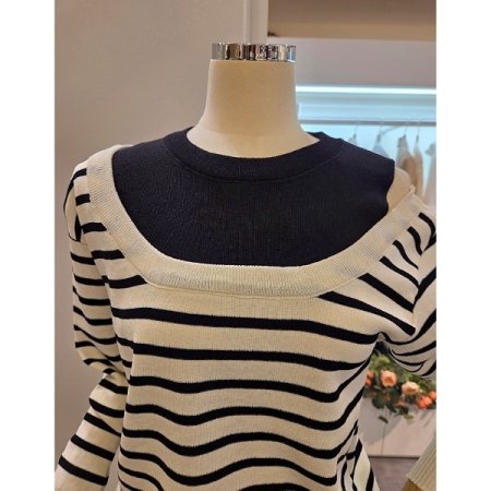 숄더 포인트 줄무늬 니트