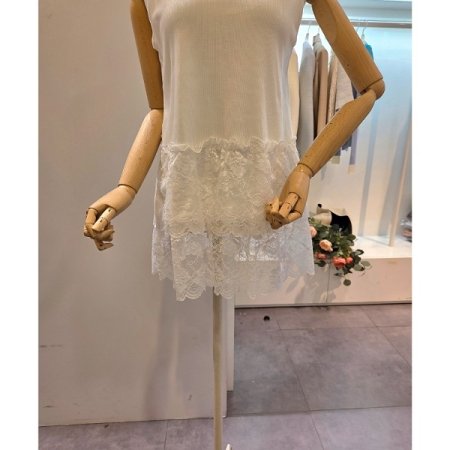 레이스 배색 민소매 티셔츠