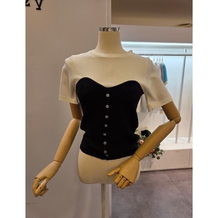 단추 장식 배색 니트