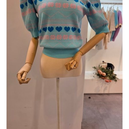 하트 퍼프 소매 니트