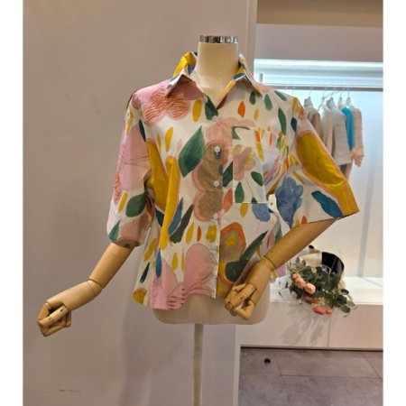 뒷 주름 나염 셔츠