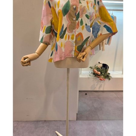 뒷 주름 나염 셔츠