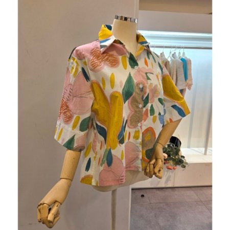 뒷 주름 나염 셔츠