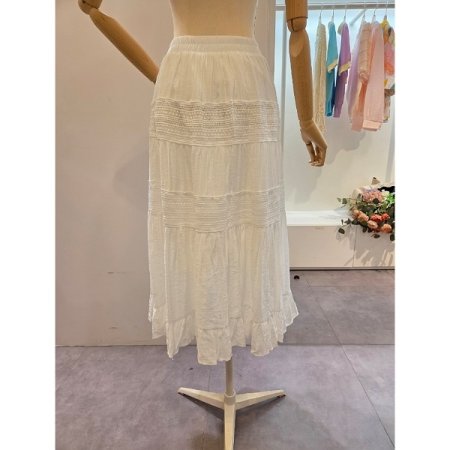 펀칭 레이스 밴딩 스커트