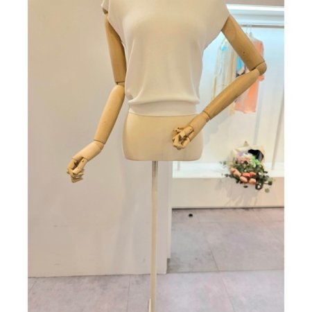 어깨장식 캡소매 니트