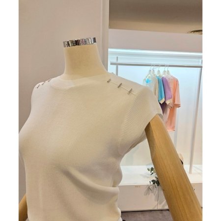 어깨장식 캡소매 니트