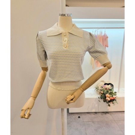 어깨 핀턱 배색 카라 니트