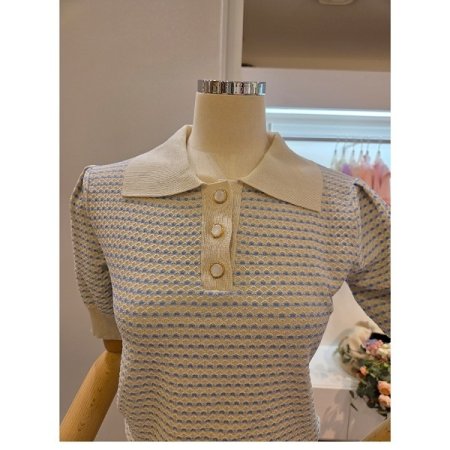 어깨 핀턱 배색 카라 니트