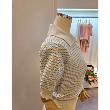 어깨 핀턱 배색 카라 니트