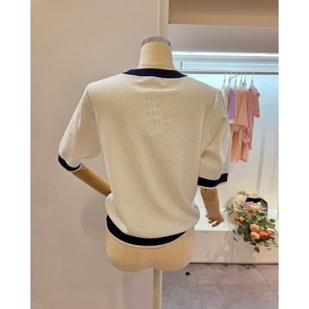 레터링 배색 라운드넥 니트