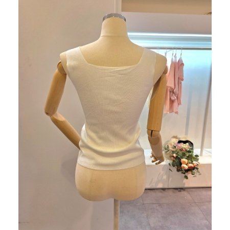 스퀘어넥 민소매 니트