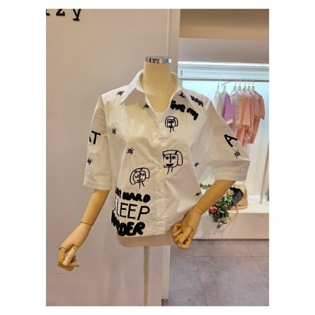 영문 레터링 포인트 셔츠