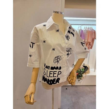 영문 레터링 포인트 셔츠