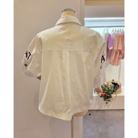 영문 레터링 포인트 셔츠